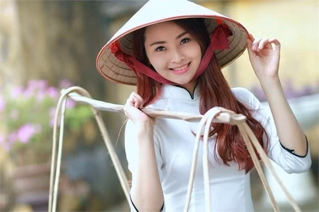 MC hotgirl cua VTV khiep so su phan xet cua dan mang-Hinh-3