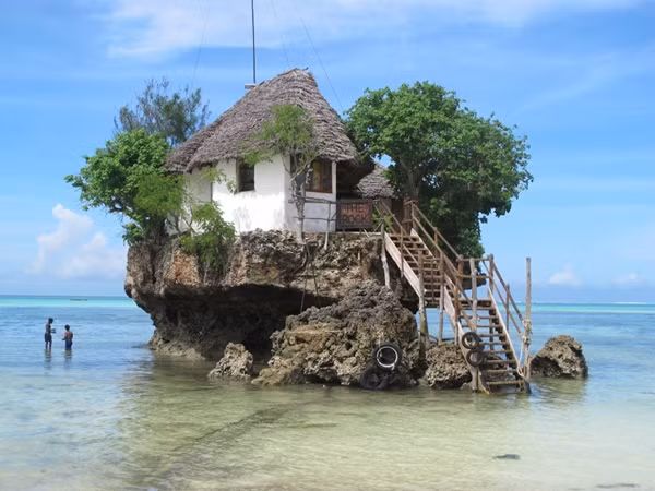 Nhà hàng The Rock tại Zanzibar, Tanzania.