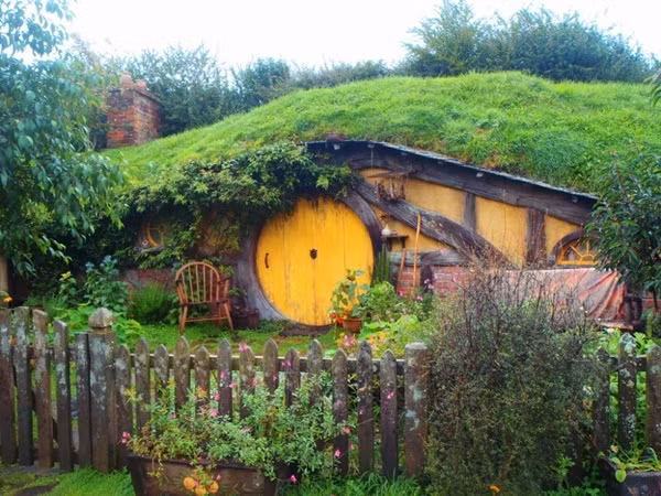 The Hobbit House căn nhà của những chú lùn trong bộ phim "Đại chiến 5 cánh quân" tại Matamata, New Zealand.