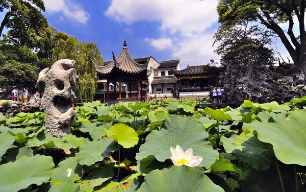 Các cảnh trong hoàng cung của Tây Lương Nữ Quốc được ghi hình ở Sư Tử Lâm Viên, Tô Châu. Ảnh: China Discovery.