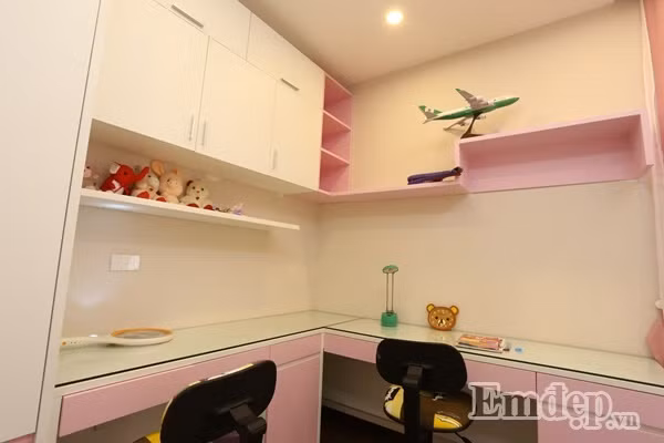 Hệ thống tủ và giá sách cất trữ mọi đồ đạc cá nhân của gia chủ...
