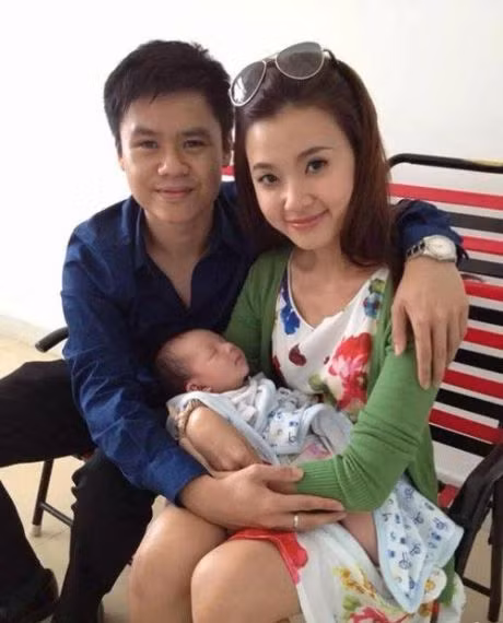 Hình ảnh ngập tràn hạnh phúc của Midu – Phan Thành khi bế em bé khiến những người hâm mộ càng hy vọng họ sẽ sớm có một đám cưới hạnh phúc.