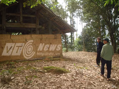 Lanh nguoi rung cay quanh den khong ai dam vao o Ha Giang-Hinh-3