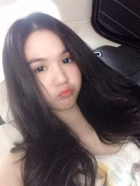 Người đẹp tự sướng với mốt "chu môi".