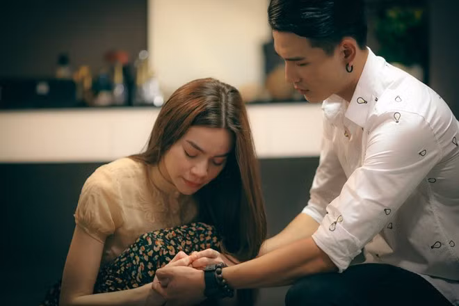 Ho Ngoc Ha khoc nuc no khi nho nguoi yeu cu trong MV