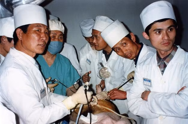 Các bác sỹ Triều Tiên trong một ca mổ.
