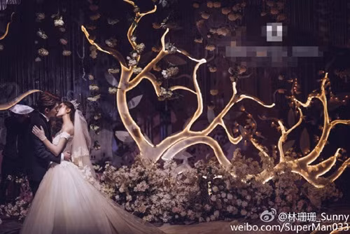 San San như một cô công chúa đẹp lộng lẫy còn chàng thiếu gia Bạch Xuyên hệt như nam chính trong các bộ truyện ngôn tình - đẹp trai, giàu có, lạnh lùng, chỉ riêng với người con gái mình yêu là ấm áp, dịu dàng.