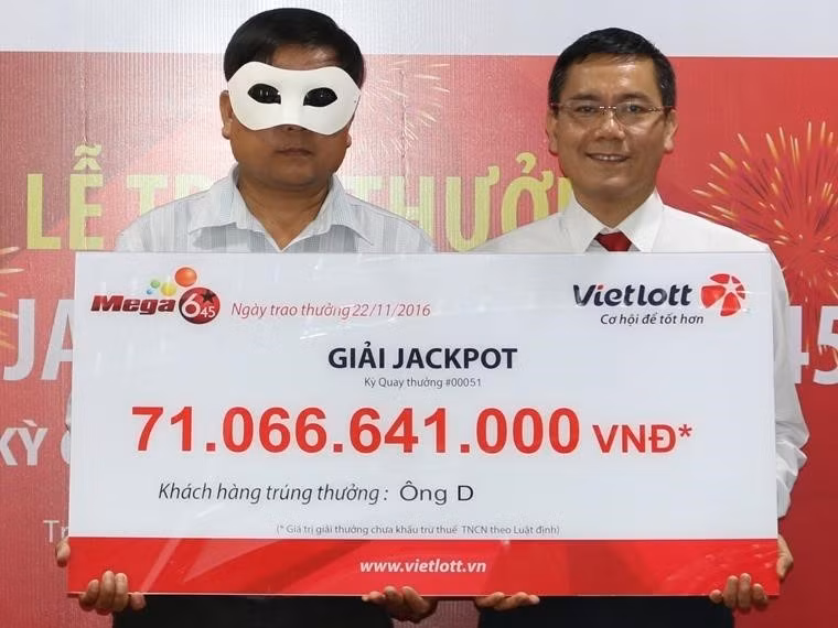 Chung kien man trao thuong xo so 71 ty dong