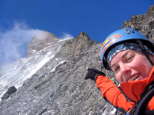 Nhiều người chinh phục đỉnh núi Matterhorn đã dừng chân bên ngoài ngôi nhà Solvay Hut để chiêm ngưỡng phong cảnh của các đỉnh núi thuộc dãy Monte Rosa.
