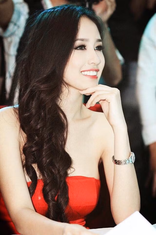 Mai Phương Thúy “Đêm nay yên tĩnh khác thường...”.