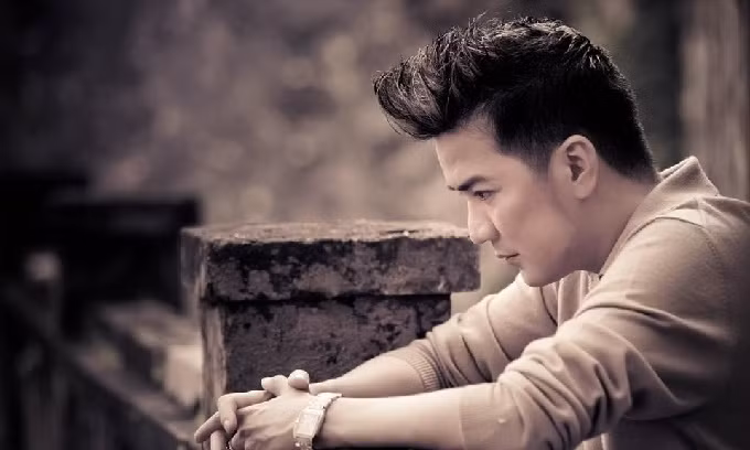 Dam Vinh Hung noi doa vi mat ghe VIP du den san bay som