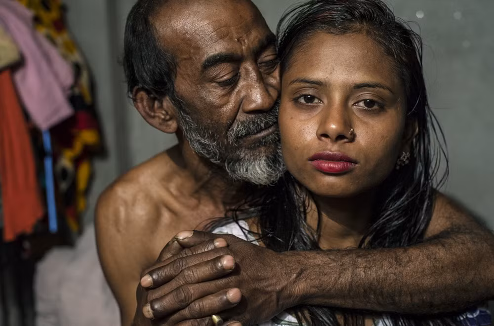 Bangladesh là một trong số ít nước Hồi giáo cho phép mại dâm hoạt động bình thường. Nhà thổ Kandapara ở quận Tangail là nhà thổ lâu đời nhất và lớn thứ 2 thế giới khi có tuổi đời khoảng 200 năm. (Nguồn: washingtonpost.com)