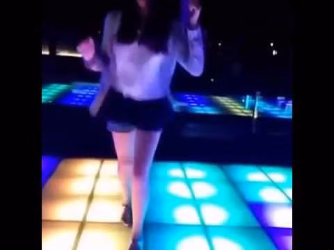 Tiffany nhảy Shuffle dance thu hút 1 triệu lượt xem.