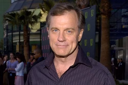 Stephen Collins Cuối năm 2014, tài tử điện ảnh người Mỹ Stepen Collins bị cảnh sát New York lập hồ sơ truy tố vì hành vi quấy rối trẻ em. Stephen ghi âm lời thú tội với vợ như một phương pháp trị liệu năm 2012, những đoạn băng thu âm bị rò rỉ khiến cho cuộc đời nam diễn viên này tụt dốc không phanh. Stephen thú nhận mình từng có hành vi quấy rồi với ba bé gái ở độ tuổi 11 tới 13 tuổi.