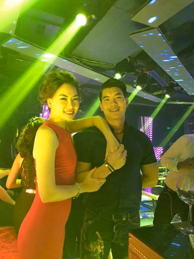 Truong Nam Thanh cau hon ban gai day bat ngo trong dem tiec-Hinh-2