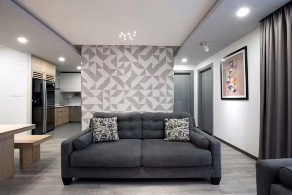Một hệ thống trần giả được sử dụng để giải quyết các vấn đề về chiều cao của hệ thống dầm hiện có, và đồng thời tạo ra các lớp khác nhau cho toàn bộ không gian.