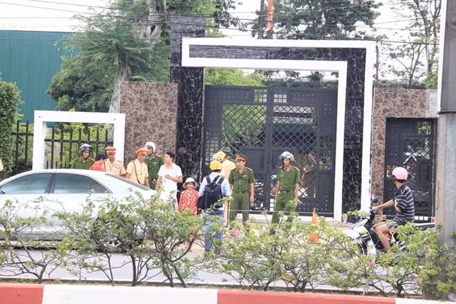Ngôi biệt thự - hiện trường vụ thảm án.