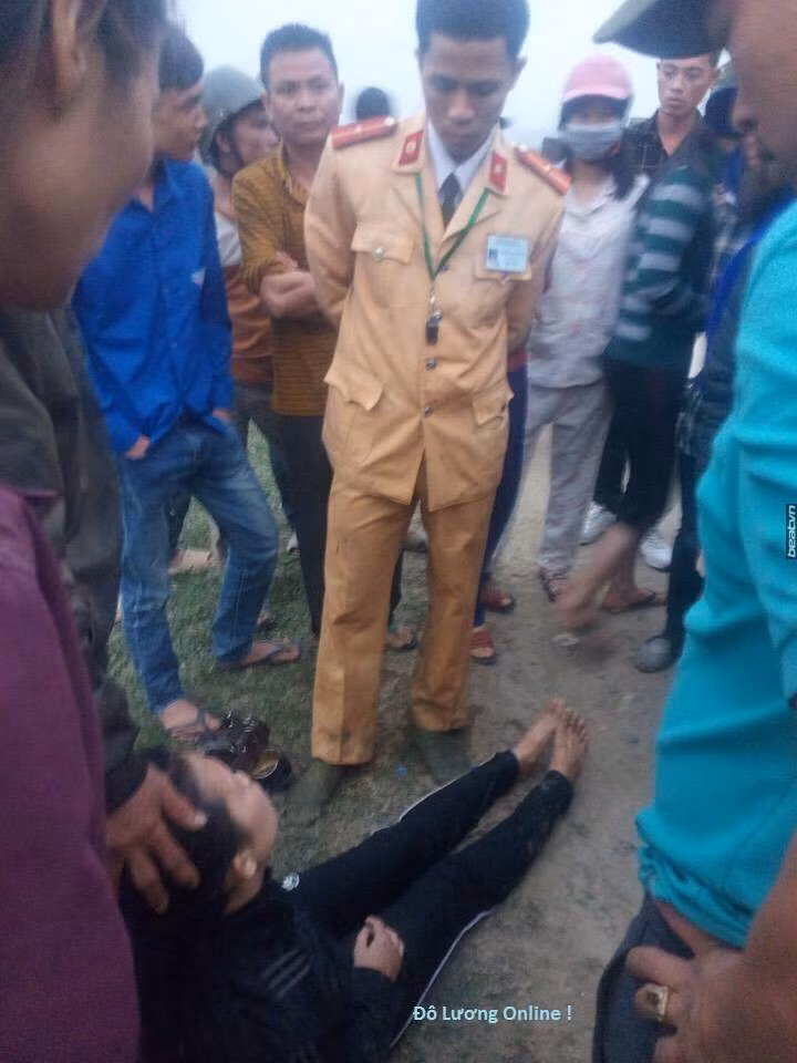 Thieu uy cong an cuu co gai nhay song tu van-Hinh-2