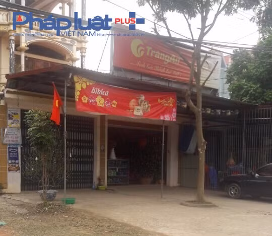 Cuoi lan lon 2 ten trom...quat canh dinh doc chieu cua chu nha