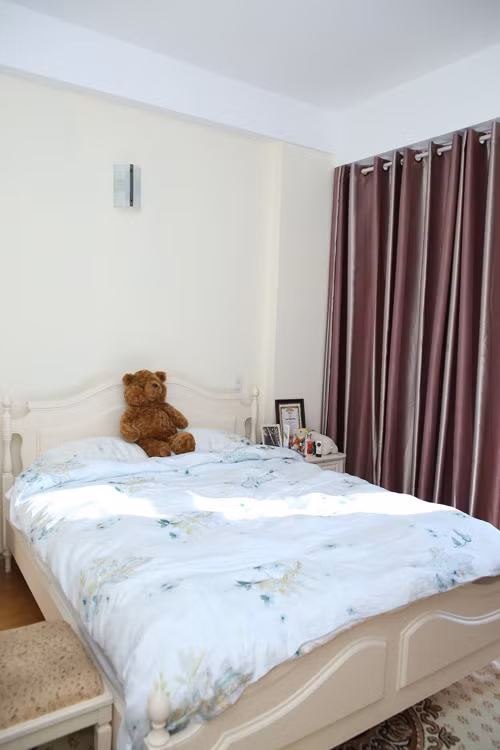 Phòng ngủ của Thuỳ Dung được bố trí rất ngăn nắp.