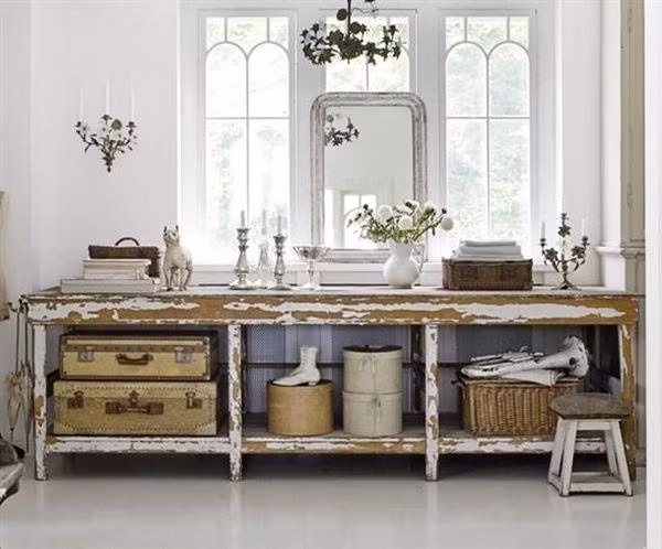 10. Phong cách vintage Là một phong cách kiến trúc cổ xưa tại các nước phương Tây, phong cách vintage mang đậm hơi hướng cổ điển đặc trưng. Những ngôi nhà theo phong cách này thường được trang trí bằng những món đồ cổ, bày trí một cách ngẫu hứng nhưng khéo léo tạo nên dáng vẻ xưa cũ, thanh bình nhưng cũng không kém phần tao nhã.