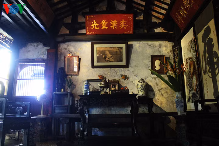 Mái vòm cong phía ngoài đặc trưng kiến trúc của người Trung Hoa cổ với tên gọi "bì cua vỏ rùa". Người Trung Hoa xưa quan niệm con rùa biểu tượng cho sự trường thọ, con cua biểu tượng cho sự may mắn.