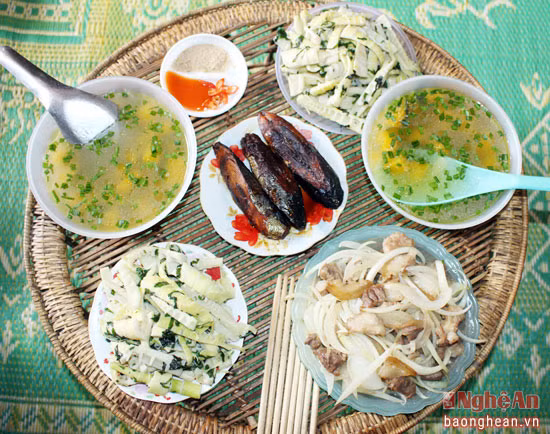 Măng đắng là món ăn không thể thiếu trong bữa cơm gia đình của bà con vùng cao xứ Nghệ. Tuy nhiên, cũng theo kinh nghiệm cho thấy đây là món ăn mà những người có bệnh đau dạ dày nên hạn chế dù lỡ "nghiện".