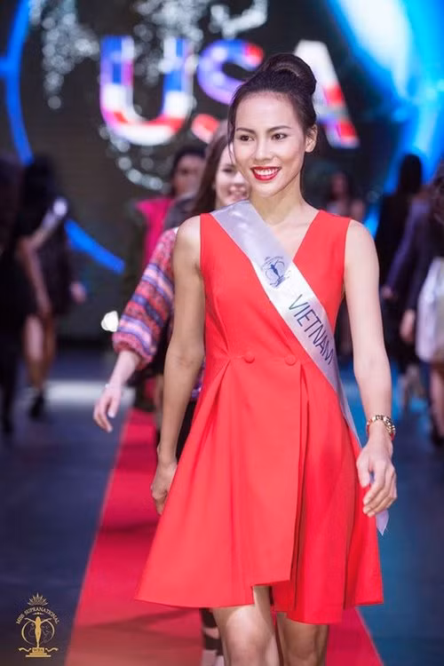 Cuoi khoc 1001 su co nguoi dep Viet thi HH quoc te