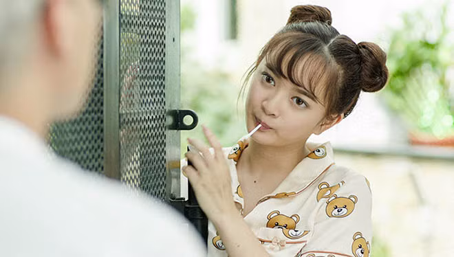 Với video hát nhép khoảng 15 giây ca khúc “Destiny” của nữ ca sĩ Hà Hồ, sau khi đã được Kaity Nguyễn chia sẻ cho bạn bè cũng đã nhanh chóng được lan truyền trên mạng xã hội, và đã thu hút hàng trăm nghìn lượt xem. Quay về Việt Nam một thời gian ngắn và lập tức nhận được vai chính trong bộ phim điện ảnh đầu tay. Vai diễn mà cô thủ vai là Linh Đan, nữ chính trong phim Em chưa 18. Thật bất ngờ, vai diễn này đã đem lại thành công ngoài mong đợi cho Kaithy và đưa Em chưa 18 trở thành bộ phim Việt có doanh thu cao nhất lịch sử phòng vé.