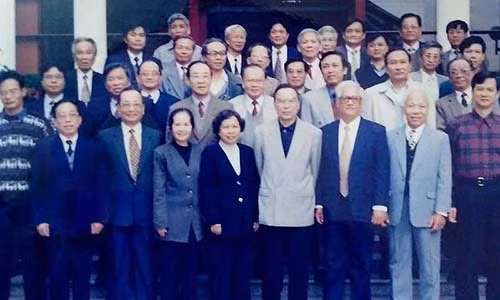 Vai tro cua nhung “ong co van” qua cac thoi ky