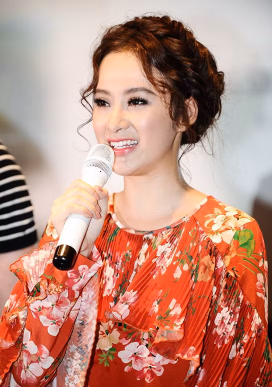 Angela Phuong Trinh dong phim tro lai, dao dien nghi ngo