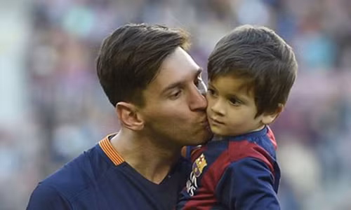 Chuyen cam dong it biet ve tinh phu tu cua Lionel Messi
