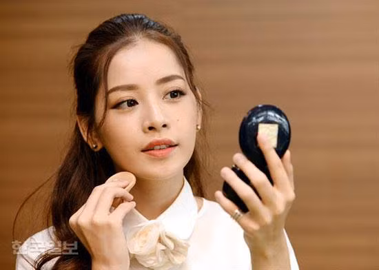 Hiện, Chi Pu đang là một trong 2 người dẫn của chương trình The Voice Kids (Giọng hát Việt nhí). Cô cũng đóng vai trò là diễn viên, biên kịch cho chính bộ phim mình đầu tư sản xuất dành tặng người hâm mộ là "Tỉnh giấc tôi thấy mình trong ai".