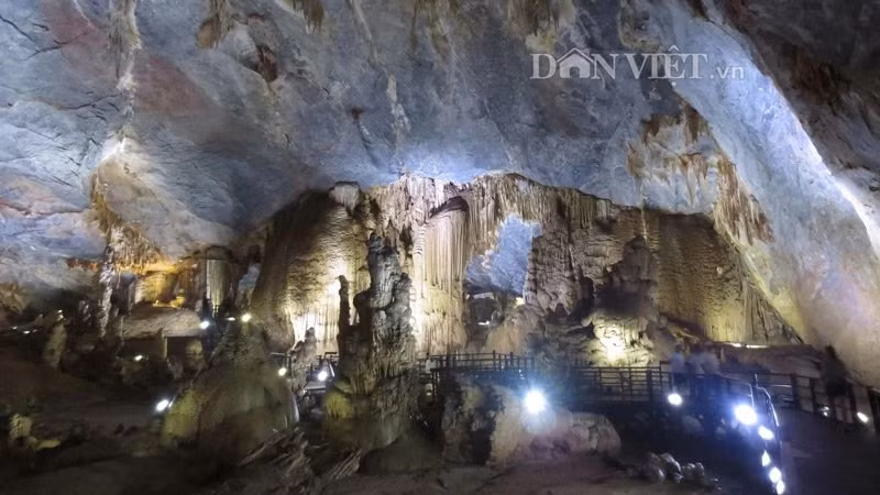 Kham pha “hoang cung trong long dat” o Quang Binh