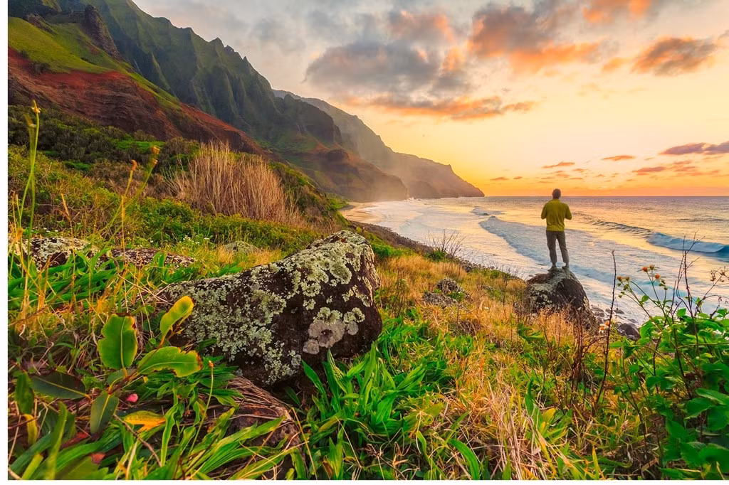 Các bãi biển: Quần đảo Hawaii có 19 đảo và đảo san hô, kéo dài suốt 2.400 km biển. Nhờ đó, Hawaii nổi tiếng là điểm đến lý tưởng với những bãi biển xinh đẹp. Ảnh: Unsplash.