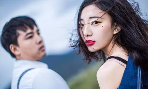 Gái 3 con vẫn sởi lởi đong đưa tới bến Gai 3 con van soi loi dong dua toi ben