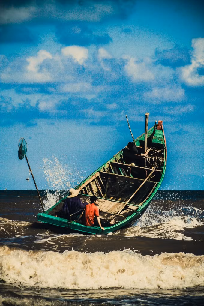 Ra biển từ lúc sáng sớm với những chiếc mủng (thuyền)...