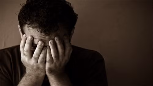 Bệnh nhân này là giang hồ có máu mặt ở Hải Phòng, sẵn sàng gây hấn với bất cứ ai nhưng lại sợ bệnh lậu. Ảnh minh họa. Bệnh nhân này là giang hồ có máu mặt ở Hải Phòng, sẵn sàng gây hấn với bất cứ ai nhưng lại sợ bệnh lậu. Ảnh minh họa.