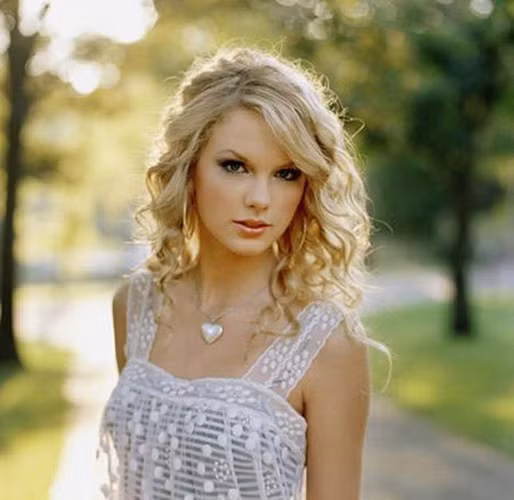 Sở hữu 7 giải Grammy và sự nghiệp ngày càng thăng hoa, nữ ca sĩ Taylor Swift đang ở vị trí mà nhiều người trong làng giải trí phải mơ ước.