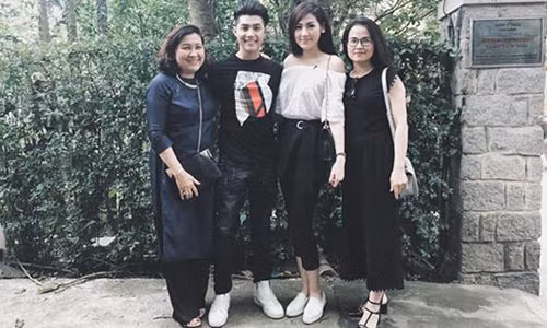 Ba lan on ao lo anh tinh cam cua A hau Tu Anh-Hinh-4