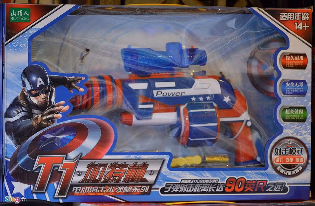 Hầu hết các đồ chơi đều có nguồn gốc từ Trung Quốc được tiểu thương nhập từ chợ Tân Thanh (Lạng Sơn) hoặc nhập thẳng từ Thẩm Quyến (Trung Quốc) với số lượng lớn.