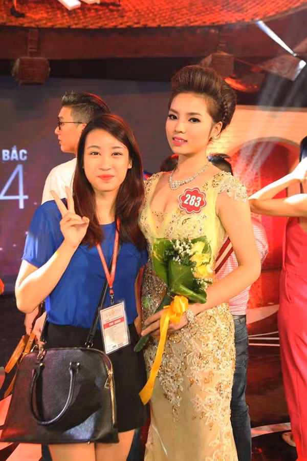 Chia sẻ về mối quan hệ với Kỳ Duyên - Hoa hậu Việt Nam 2014 - Đỗ Mỹ Linh nói: "Em và Duyên học cùng trường Đại học Ngoại thương và cùng sinh hoạt chung trong một câu lạc bộ. Em rất ấn tượng với Duyên, vì bạn cao và xinh. Bạn Duyên còn add facebook của em. Khi bạn đăng quang, tôi rất vui vì được người nổi tiếng add facebook"