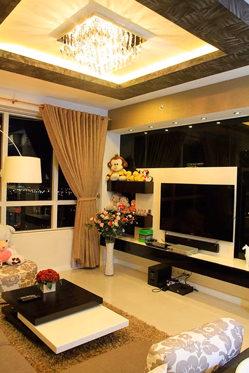 Từng vật dụng đơn giản nhất trong căn hộ đều có xuất xứ riêng. Chủ yếu chúng được Cao Thái Sơn mang về sau những chuyến lưu diễn nước ngoài.