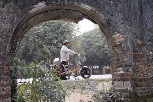 Cổng làng đình Phù Xã ở xã Hưng Xá, huyện Hưng Nguyên.