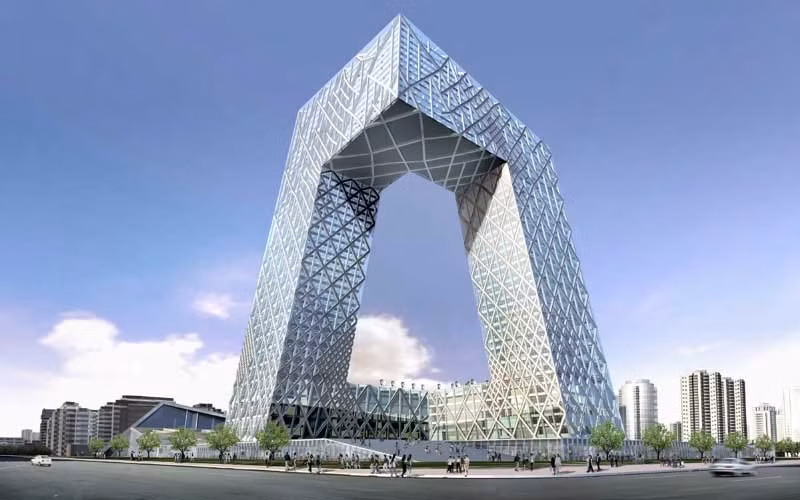 Tòa nhà quần đùi Đây chính là trụ sở truyền hình của đài Truyền hình Trung ương Trung Quốc tại Bắc kinh (Trung Quốc). Các kiến trúc sư thiết kế tòa nhà đặc biệt này theo hình dạng của một đoạn xoắn. Tuy nhiên, chắc phải mất một lúc lâu du khách mới nhận ra được điều này.