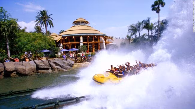 Tới Islands of Adventure ở Florida (Mỹ), du khách có cơ hội trải nghiệm bối cảnh sống động trong bộ phim Công viên kỷ Jura.