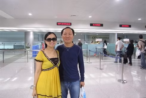 Hà Phương luôn tự nhận mình là người may mắn khi có cuộc sống hôn nhân rất viên mãn ở Mỹ. Họ đã có với nhau hai cô công chúa vô cùng xinh xắn. Cô chia sẻ rằng chồng mình là người hiểu vợ và yêu con.