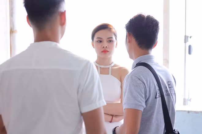 Về Đỗ Hiếu - chàng nhạc sĩ trẻ này thường xuyên kết hợp cùng các ca sĩ đình đám showbiz Việt như Hồ Ngọc Hà, Noo Phước Thịnh, Đông Nhi, Thu Thủy… và những lần kết hợp là những lần thành công mỹ mãn khiến tên tuổi anh ngày càng được “săn đón”.