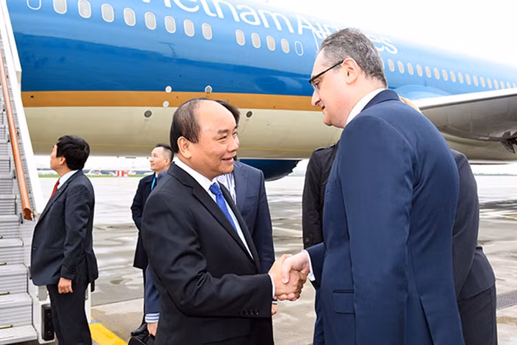 Thứ trưởng Bộ Ngoại giao Nga I. Morgulov đón Thủ tướng Nguyễn Xuân Phúc.