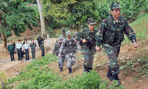 Hop Uy ban lien hop bien gioi tren dat lien Viet Nam-Trung Quoc